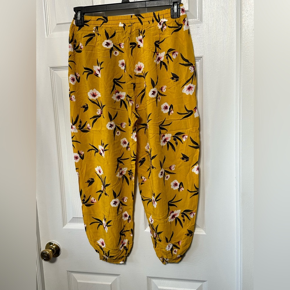 Shosho pants size medium
